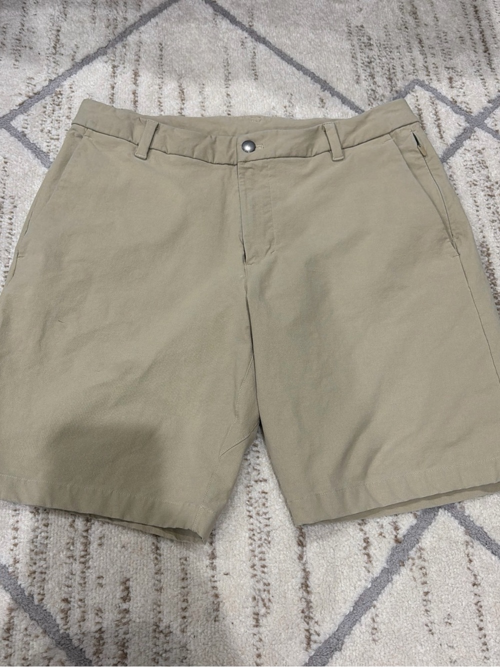 Lululemon Commission Classic Fit Chino Golf Shorts VersaTwill Khaki Men’s 34 x 9